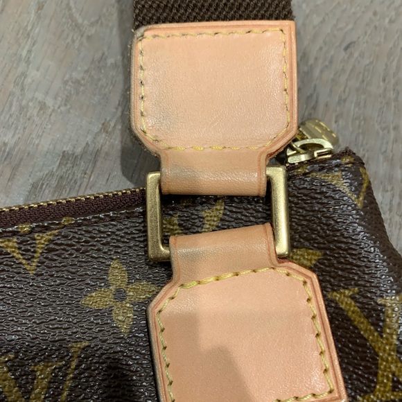 Louis Vuitton Crossbody - Picture 7 of 16